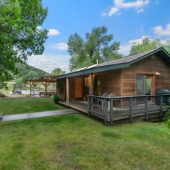 Cottage on the Creek