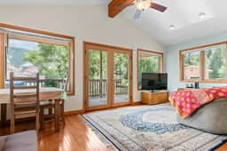 Creekside Valley View Guesthouse