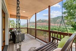 Creekside Valley View Guesthouse