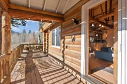 Lemon Lake Log Cabin