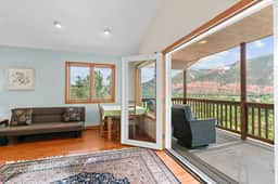 Creekside Valley View Guesthouse