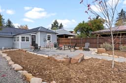 5th Avenue Cottage - Image 2