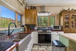 Hidden Valley Farmhaus Retreat - Image 3