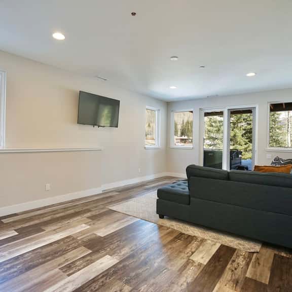 Modern Mountain Escape - Image 1