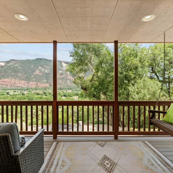Creekside Valley View Guesthouse - Image 1