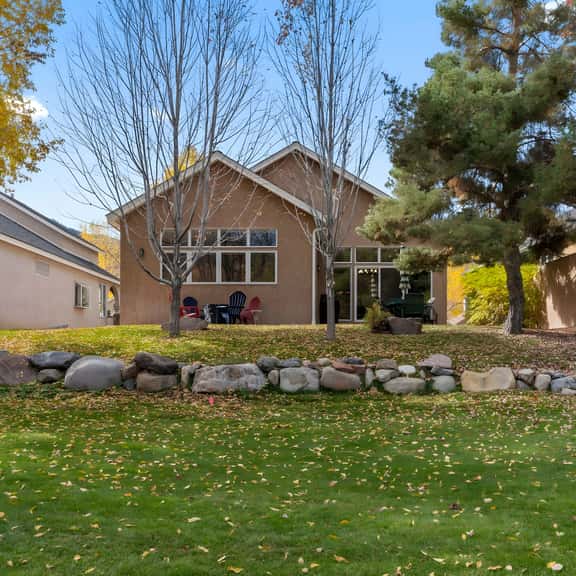 Red Cliffs Retreat - Image 1