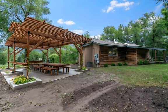 Cottage on the Creek
