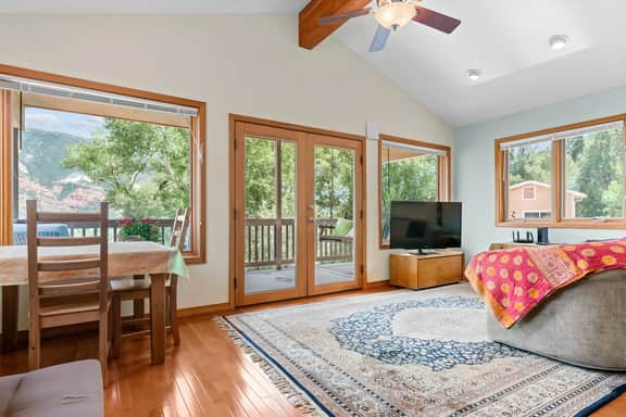 Creekside Valley View Guesthouse
