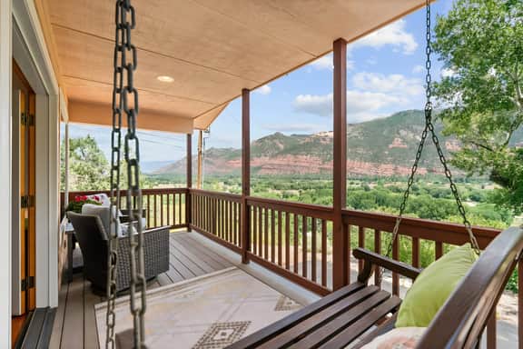 Creekside Valley View Guesthouse