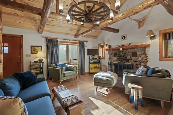 Lemon Lake Log Cabin