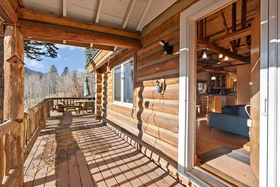 Lemon Lake Log Cabin