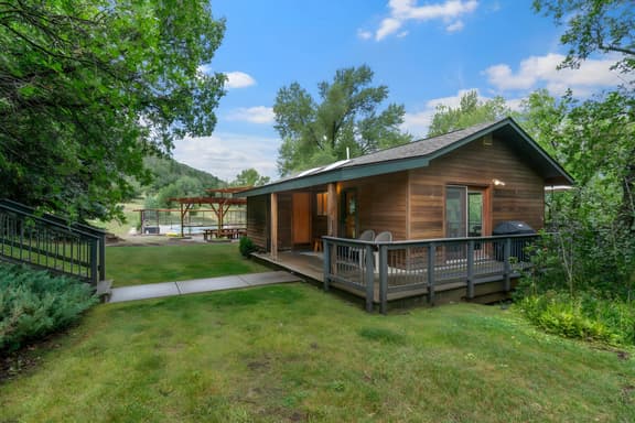 Cottage on the Creek