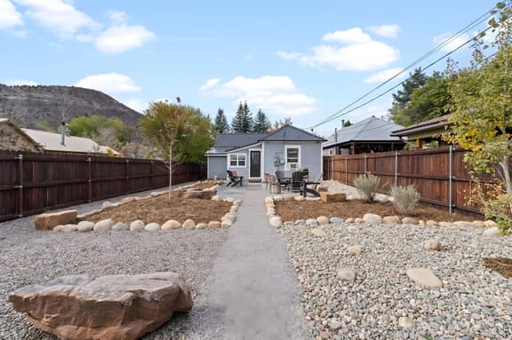 5th Avenue Cottage - Image 1