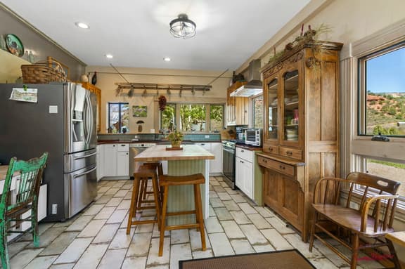 Hidden Valley Farmhaus Retreat - Image 1